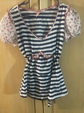 To Cute NWOT ,Ric Rac Top